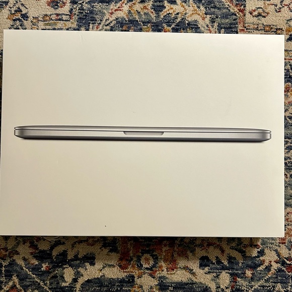 MAC BOOK PRO EMPTY BOX ONLY - Picture 4 of 10